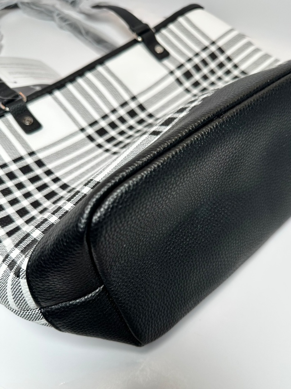 Thirty-One City Chic Tote Buffalo Check Pebble | Black White Plaid - Picture 7 of 7